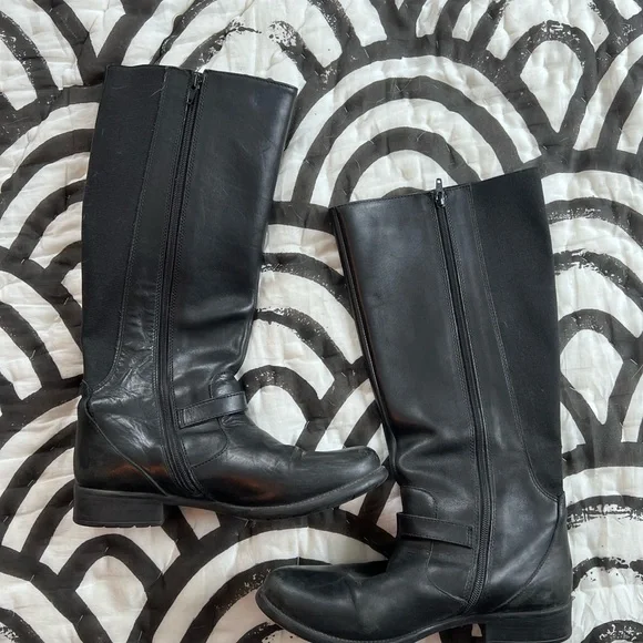 Clarks Black Leather Heeled Boots - Picture 4 of 7